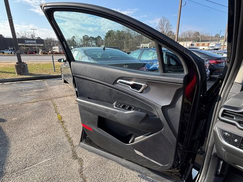 Used 2025 Kia Sportage LX FWD image 18