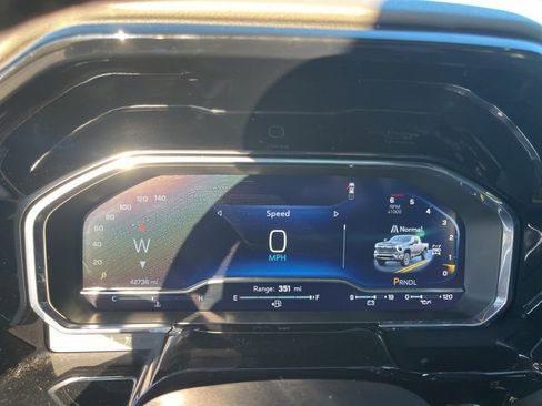 Used 2024 Chevrolet Silverado 2500 ZR2 w/ Technology Package image 24