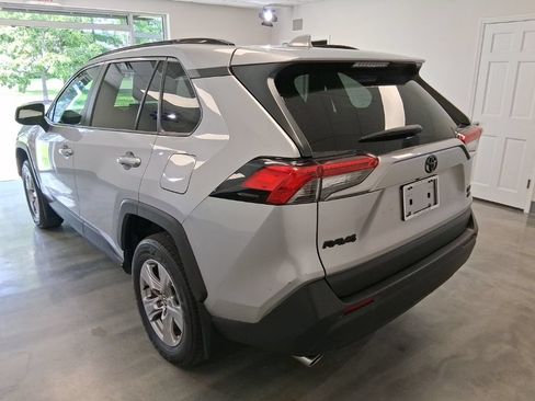 Used 2022 Toyota RAV4 XLE AWD/4WD image 3