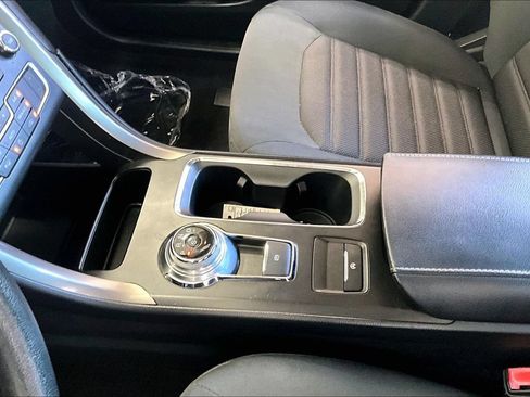 Used 2019 Ford Fusion SE FWD image 18