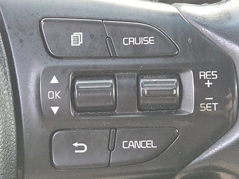 Used 2017 Kia Sedona LX w/ LX Essentials Premium Package image 10