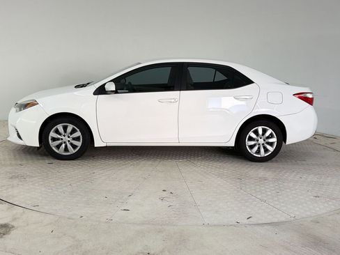 Used 2016 Toyota Corolla LE FWD image 2