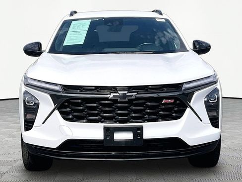 Used 2024 Chevrolet Trax RS w/ Driver Confidence Package FWD image 2