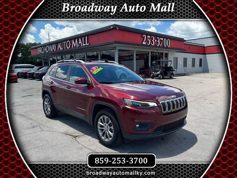 Used 2019 Jeep Cherokee Latitude Plus w/ Cold Weather Group AWD/4WD image 1