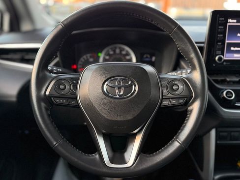 Used 2023 Toyota Corolla Cross XSE image 8