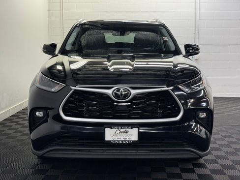 Used 2024 Toyota Highlander XLE AWD/4WD image 5
