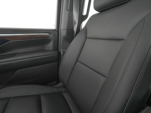 Used 2025 Chevrolet Tahoe Z71 w/ Comfort Package AWD/4WD image 31
