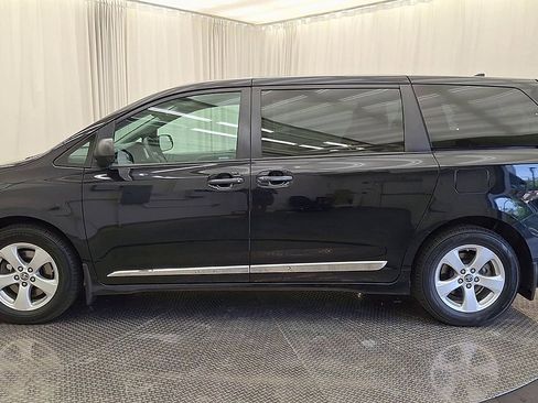 Used 2020 Toyota Sienna L FWD image 8