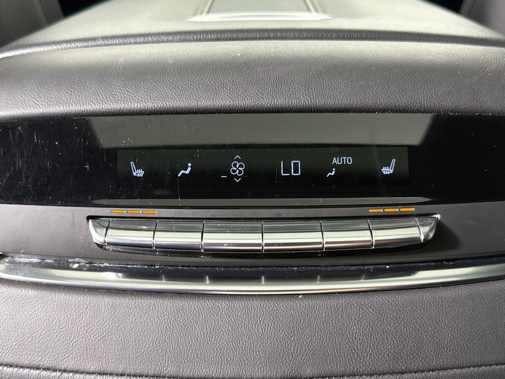 Used 2023 Cadillac Escalade Premium Luxury AWD/4WD image 28