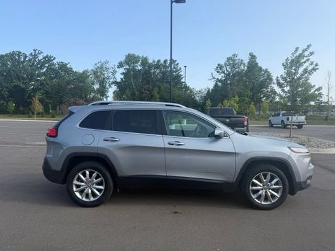 Used 2016 Jeep Cherokee Limited w/ Safetytec Group AWD/4WD image 6