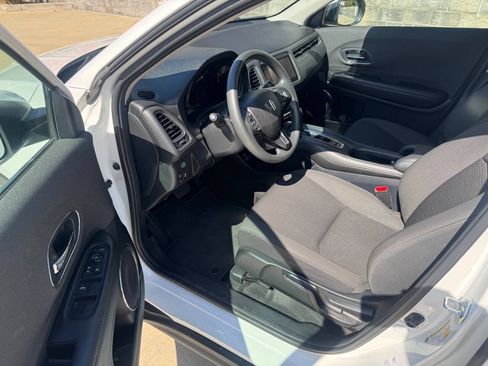 Used 2022 Honda HR-V EX image 9