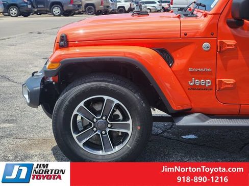 Used 2023 Jeep Wrangler Unlimited Sahara AWD/4WD image 9