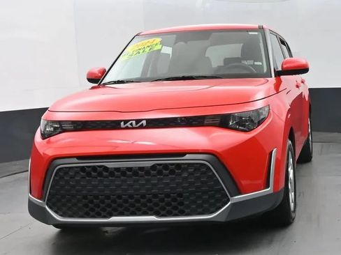 Used 2024 Kia Soul LX w/ Option Group 015 FWD image 2