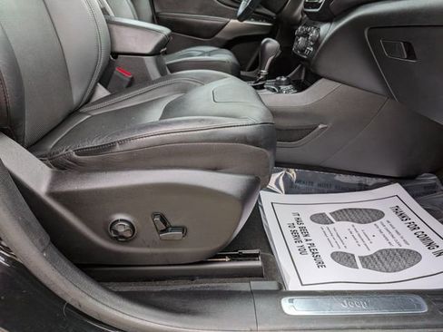 Used 2019 Jeep Cherokee Limited AWD/4WD image 12