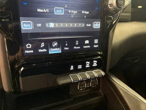 Used 2023 RAM 1500 Laramie AWD/4WD image 43