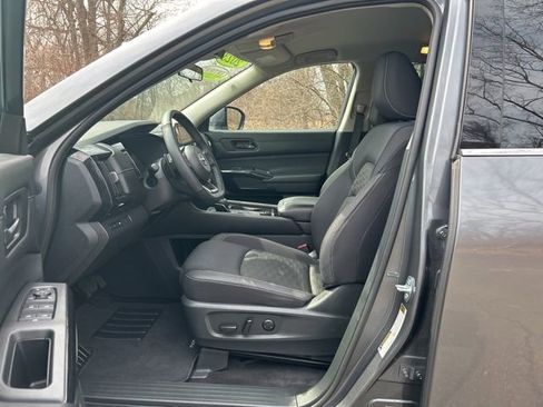 Certified 2023 Nissan Pathfinder SV w/ Black Appearance Package image 12