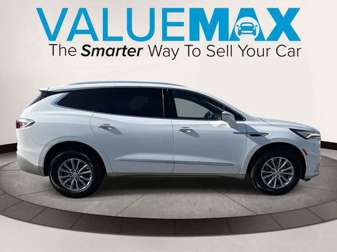 Used 2023 Buick Enclave Essence image 2