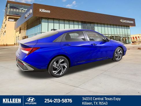 Used 2025 Hyundai Elantra Sport FWD image 9