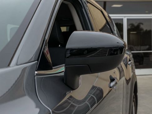 Used 2025 Nissan Pathfinder S image 12