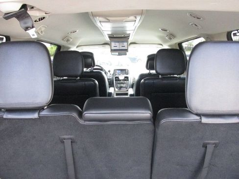 Used 2012 Chrysler Town & Country Touring-L w/ Driver Convenience Group image 25