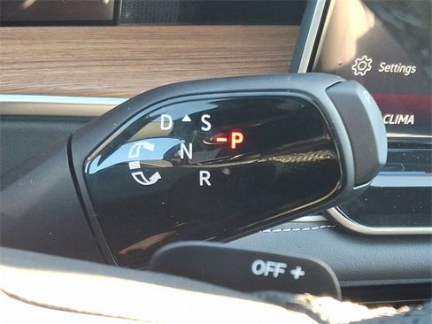 New 2026 Volkswagen Tiguan SEL R-Line image 8