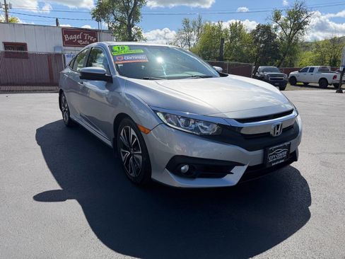 Used 2018 Honda Civic EX-T image 2