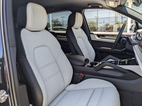 Certified 2025 Porsche Cayenne image 25