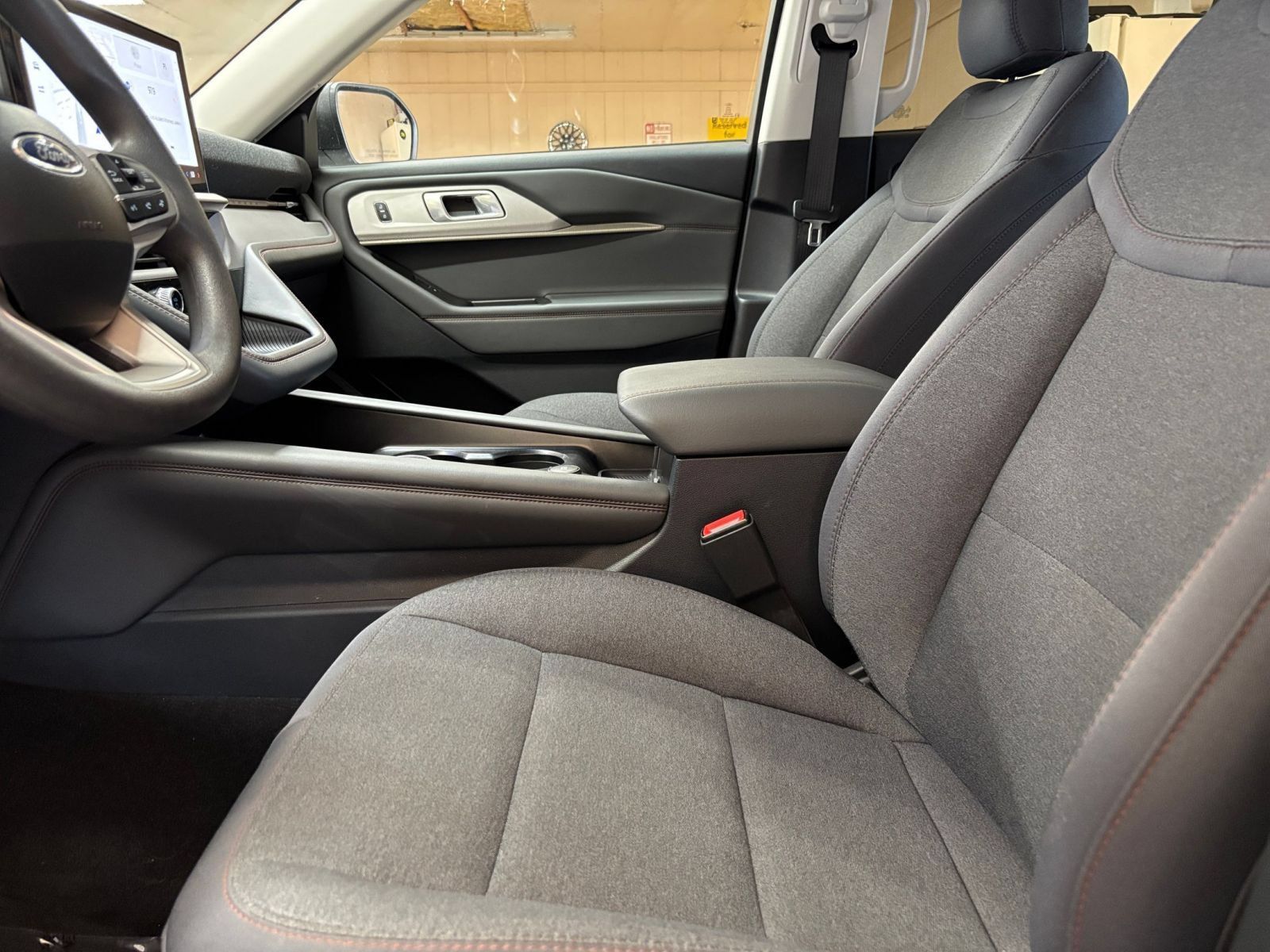 Used 2026 Ford Explorer Active AWD/4WD image 27