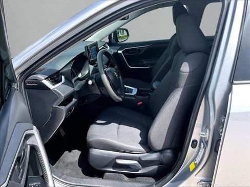 Used 2020 Toyota RAV4 LE FWD image 24