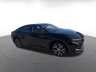 Used 2025 Toyota Crown XLE video 2