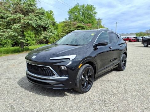 Used 2024 Buick Encore GX Sport Touring FWD image 3