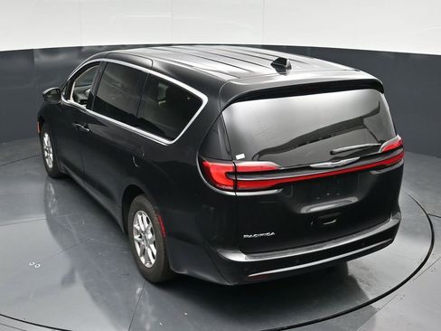 Used 2023 Chrysler Pacifica Touring-L FWD image 52