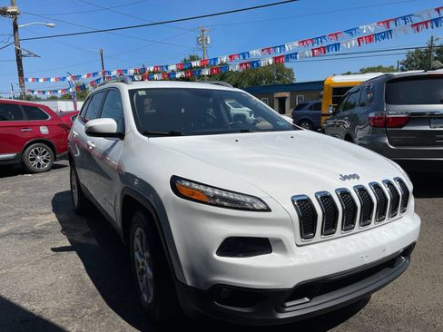 Used 2017 Jeep Cherokee Latitude w/ True North Edition AWD/4WD image 9