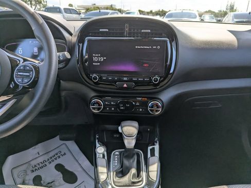 Certified 2023 Kia Soul S FWD image 15