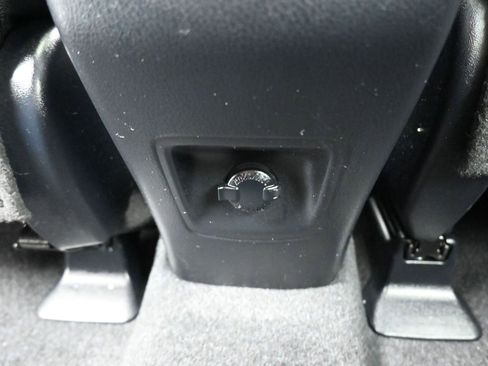 Used 2018 Toyota RAV4 Limited image 35