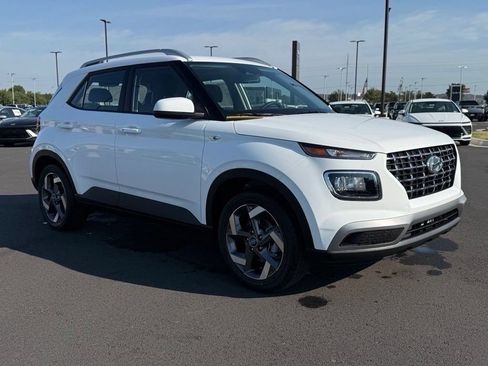Certified 2025 Hyundai Venue SEL FWD image 3