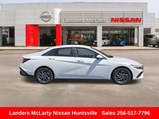 Used 2024 Hyundai Elantra SEL FWD video 2