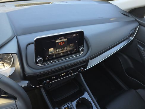 New 2026 Nissan Rogue SV image 32