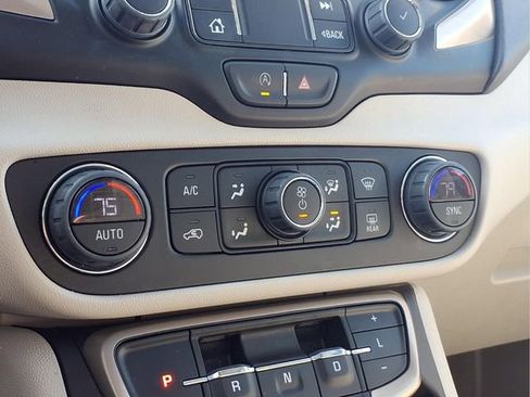 Used 2022 GMC Terrain Denali w/ Denali Premium Package AWD/4WD image 8