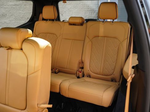 Used 2023 Jeep Grand Wagoneer Series III image 24