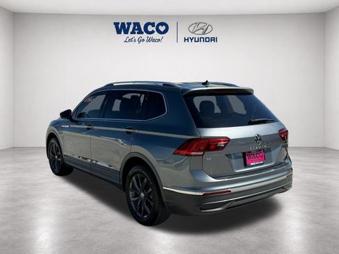 Used 2022 Volkswagen Tiguan SE w/ Panoramic Sunroof Package FWD image 7