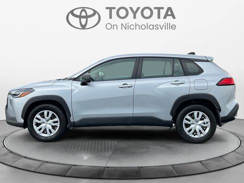 Used 2023 Toyota Corolla Cross L FWD image 2