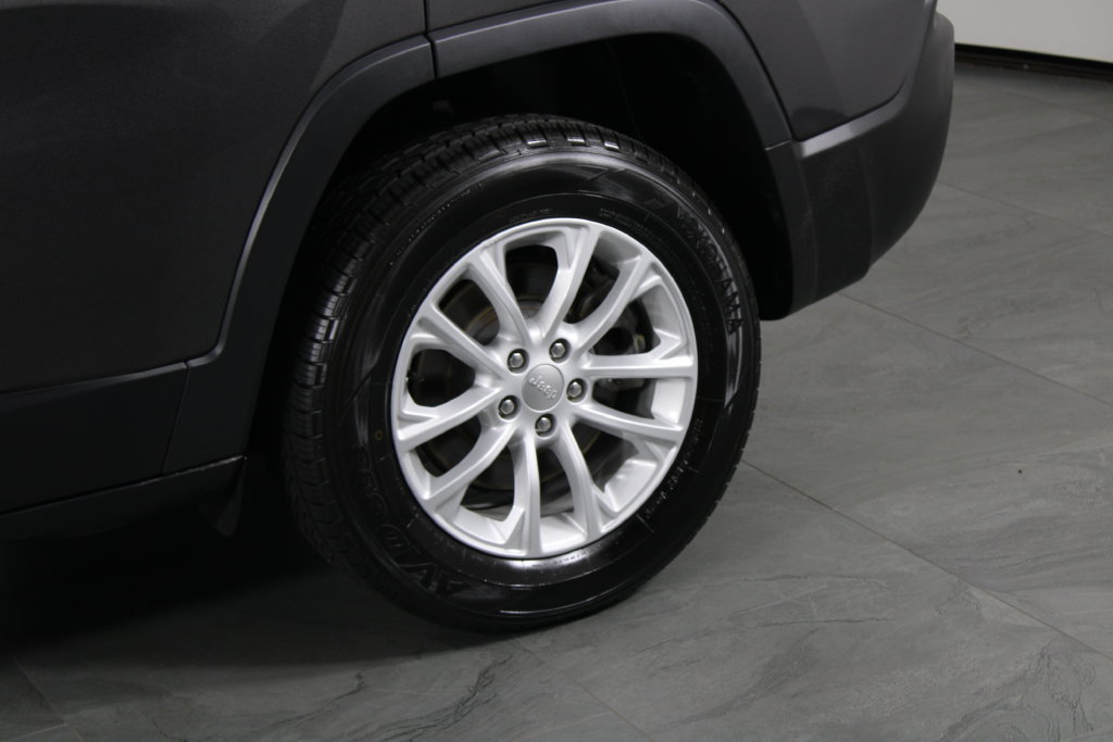 Used 2022 Jeep Cherokee Latitude Lux w/ Sun & Sound Group AWD/4WD image 14