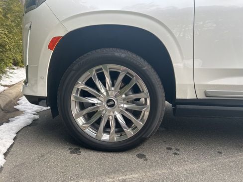 Used 2022 Cadillac Escalade Premium Luxury w/ Performance Package image 31