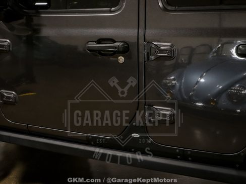 Used 2018 Jeep Wrangler Unlimited Sahara AWD/4WD image 49