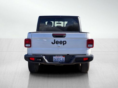 Used 2023 Jeep Gladiator Sport image 5