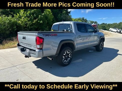 Used 2019 Toyota Tacoma TRD Off-Road w/ TRD Premium Off Road Package AWD/4WD image 2