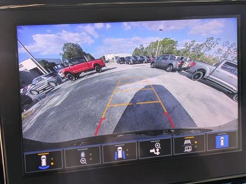 Used 2022 Chevrolet Traverse High Country image 13