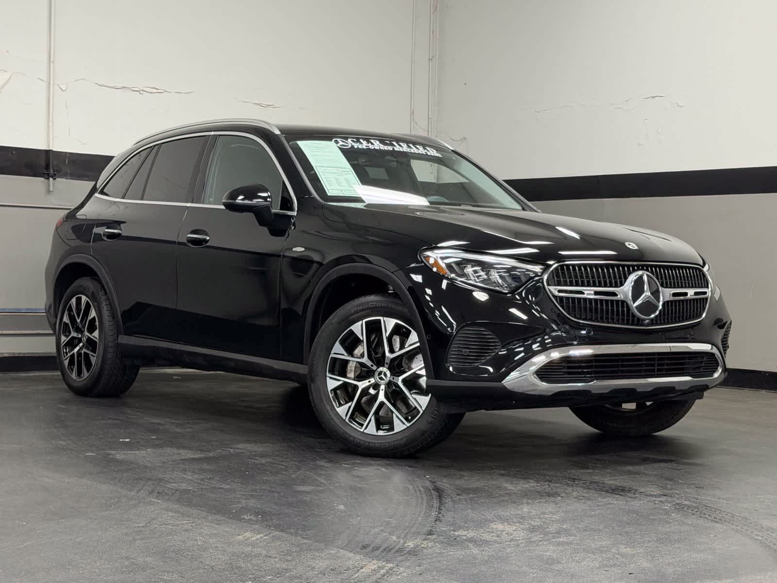 Used 2025 Mercedes-Benz GLC 350e 4MATIC image 2