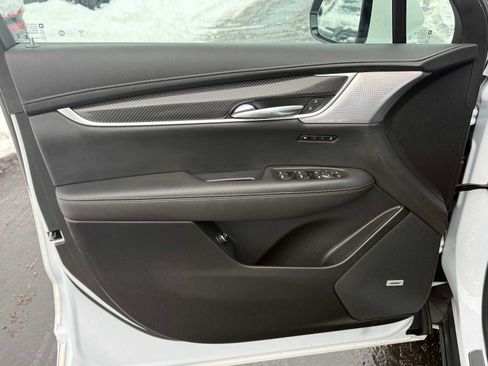 Used 2024 Cadillac XT6 Sport image 11